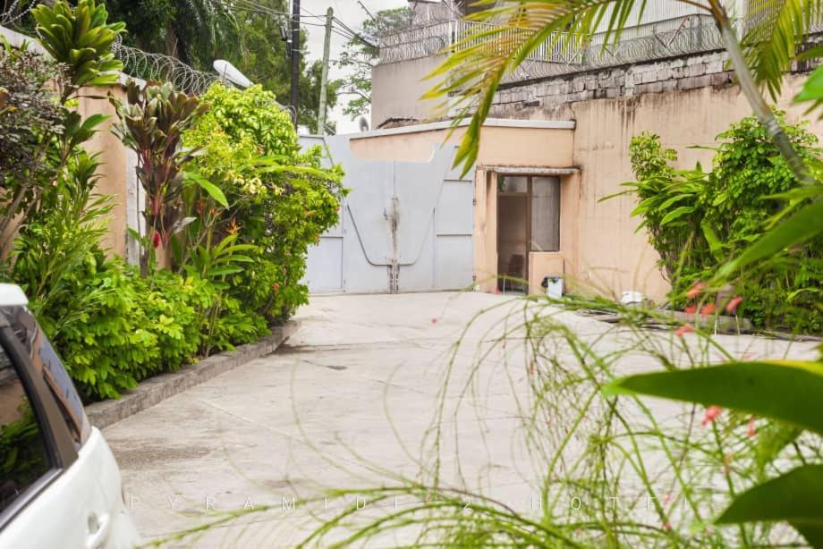 Hotel Pyramide II Kinshasa Exterior foto
